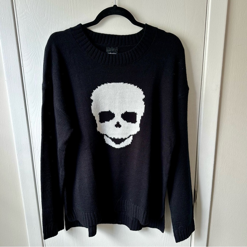 Wallpapher Black and White Crewneck Sweater Skull Design - Picture 2 of 11